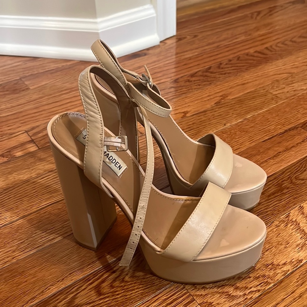 Nudes thick heel size 7 Steve Madden